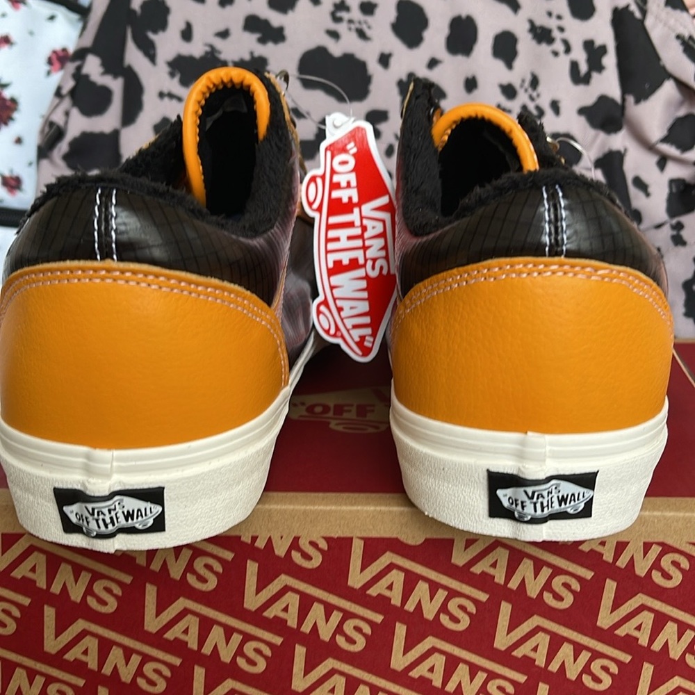 Vans Men’s Old Skool Mte (Mte) Apricot/Black
VN0A348F2NF
Sneakers - Picture 13 of 16